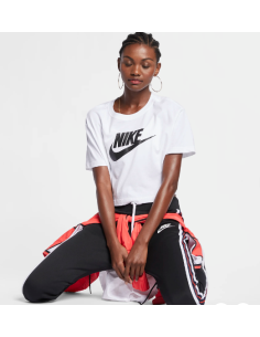 Camiseta Nike Mujer Sportswear Essential Blanca 2