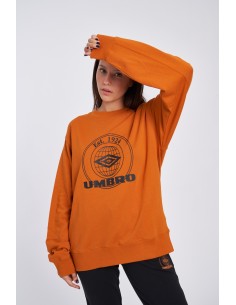 SUDADERA UMBRO COLLEGIATE GRAPHIC SWEAT PUMPKIN SPICE 2