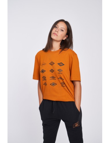 CAMISETA UMBRO HISTORIC LOGOS GRAPHIC TEE PUMPKIN SPICE