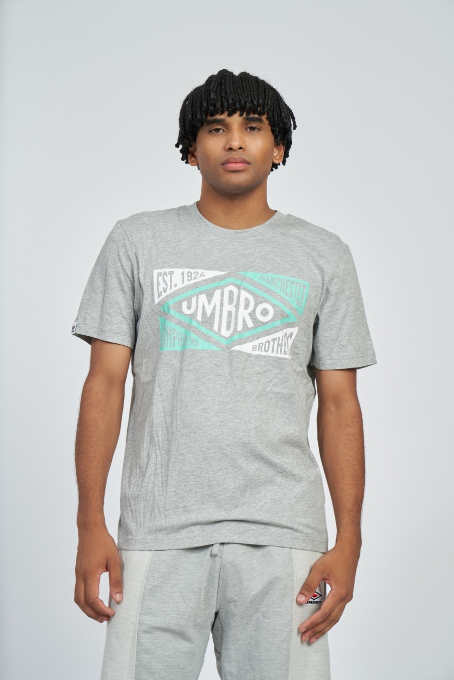 camiseta umbro hombre origins gris